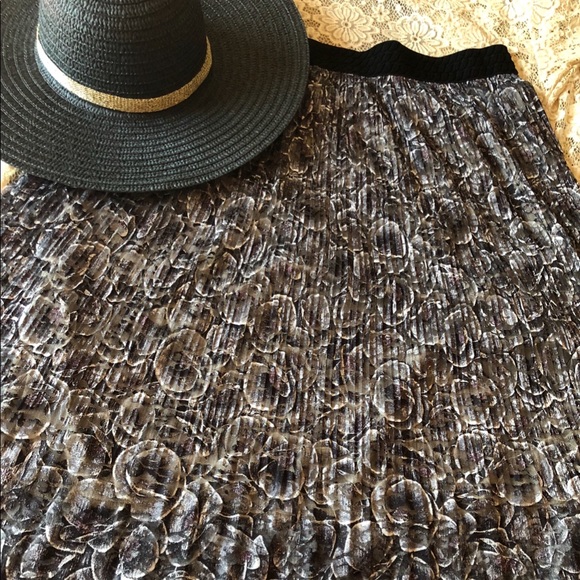 NWT•XL•ELEGANT•Lightweight Midi Floral Accordion Skirt• - Picture 1 of 12